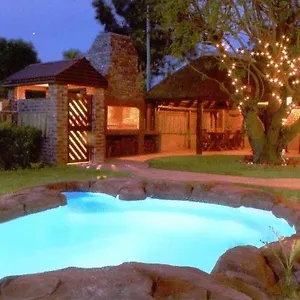 3* לינה וארוחת בוקר Treetops